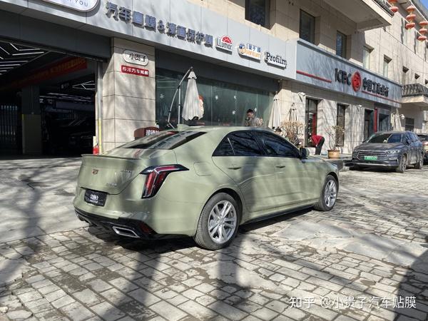 凯迪拉克ct4全车改色高亮卡其绿车主开出去倍有面