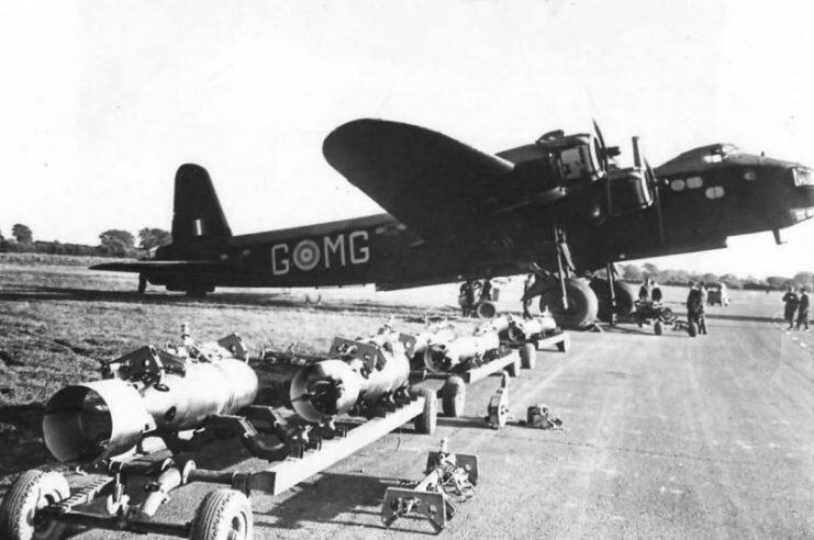 肖特斯特林轰炸机图片