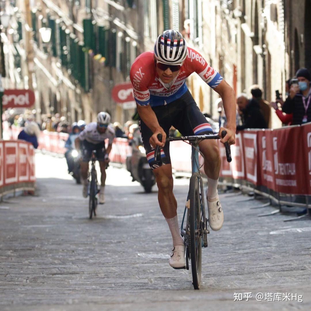 昨日举行的2021年白路赛男子组比赛中,马修·范德普尔在最后的陡坡段