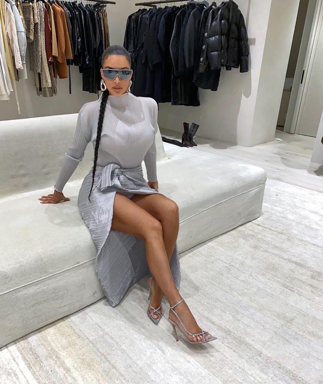 金卡戴珊Kim Kardashian 一身白在洛杉矶外出的街拍