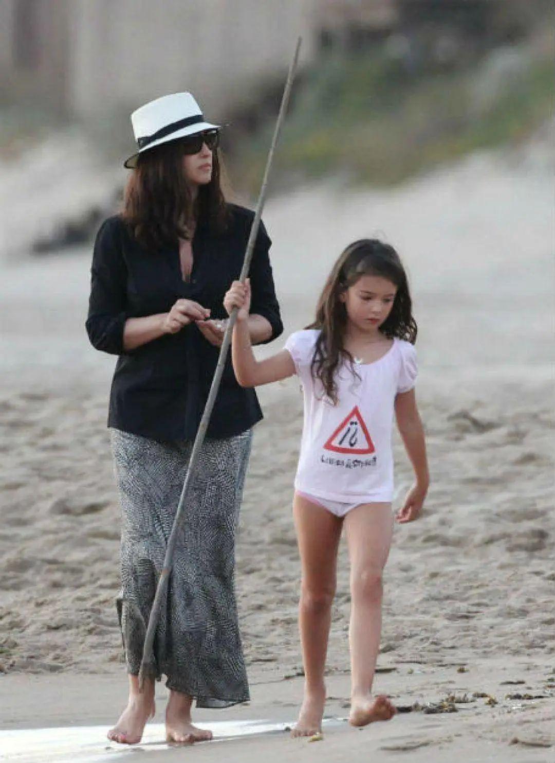 "地球球花"的莫妮卡·贝鲁奇女儿出道引众人围观:这个星二代的颜值太