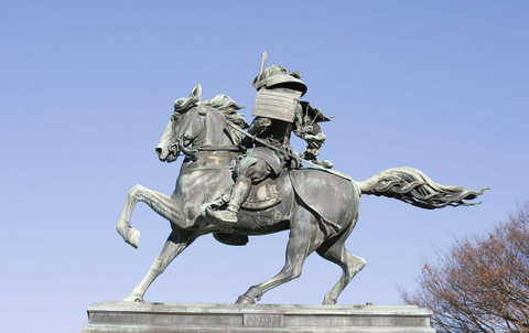 之前我们在介绍"大内义兴的上洛之路"时提到过三好氏的一个重要人物