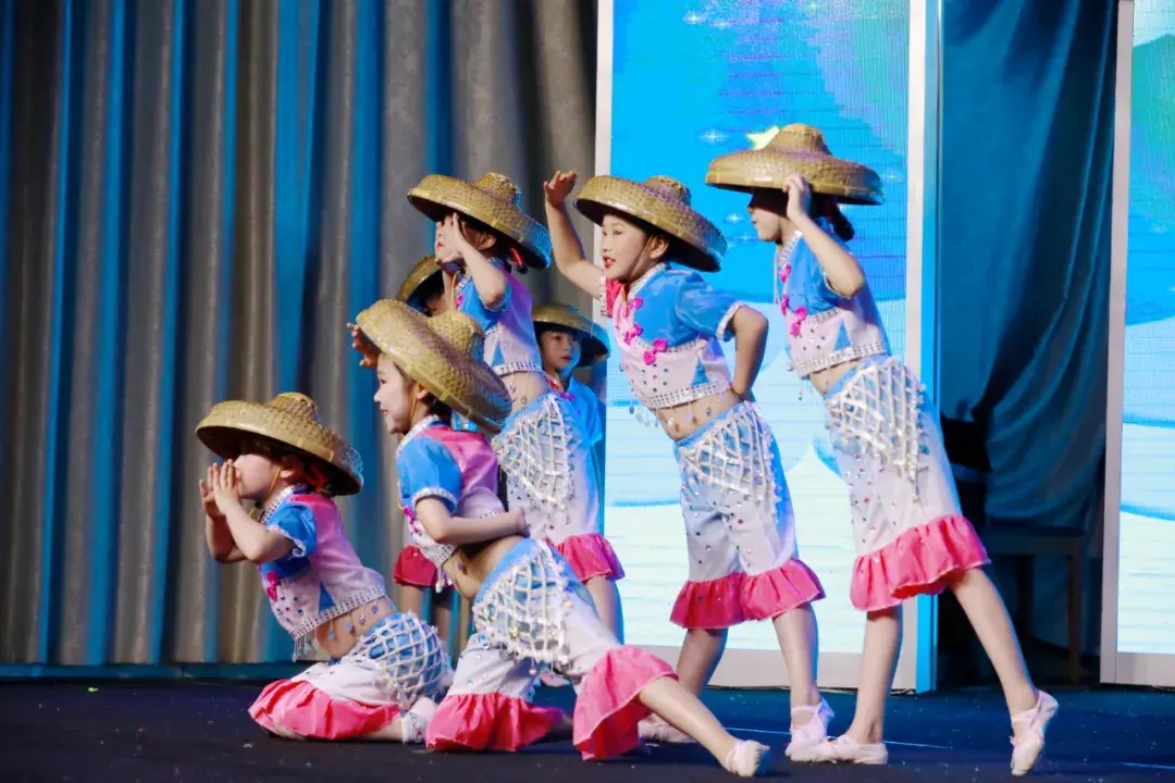 这是一场关于儿童的舞蹈盛宴不管你是动感十足的街舞小少年还是灵动