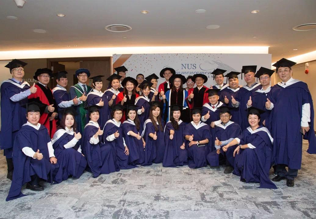 毕业季 | 探秘NUS毕业典礼背后的学位服传统 - 知乎