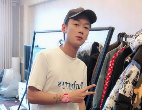 知名主播将女友捉奸在床事后还要百万封口费