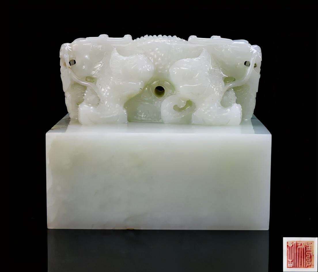 清・古和田玉・白玉彫・龍鈕印璽セット・紅木箱付き』極細工・古