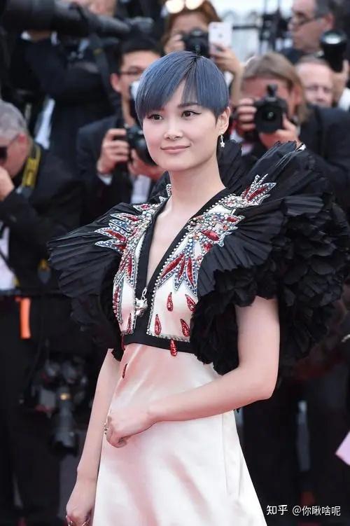 李宇春出道以来争议不断如今患不死癌症38岁仍单身未婚