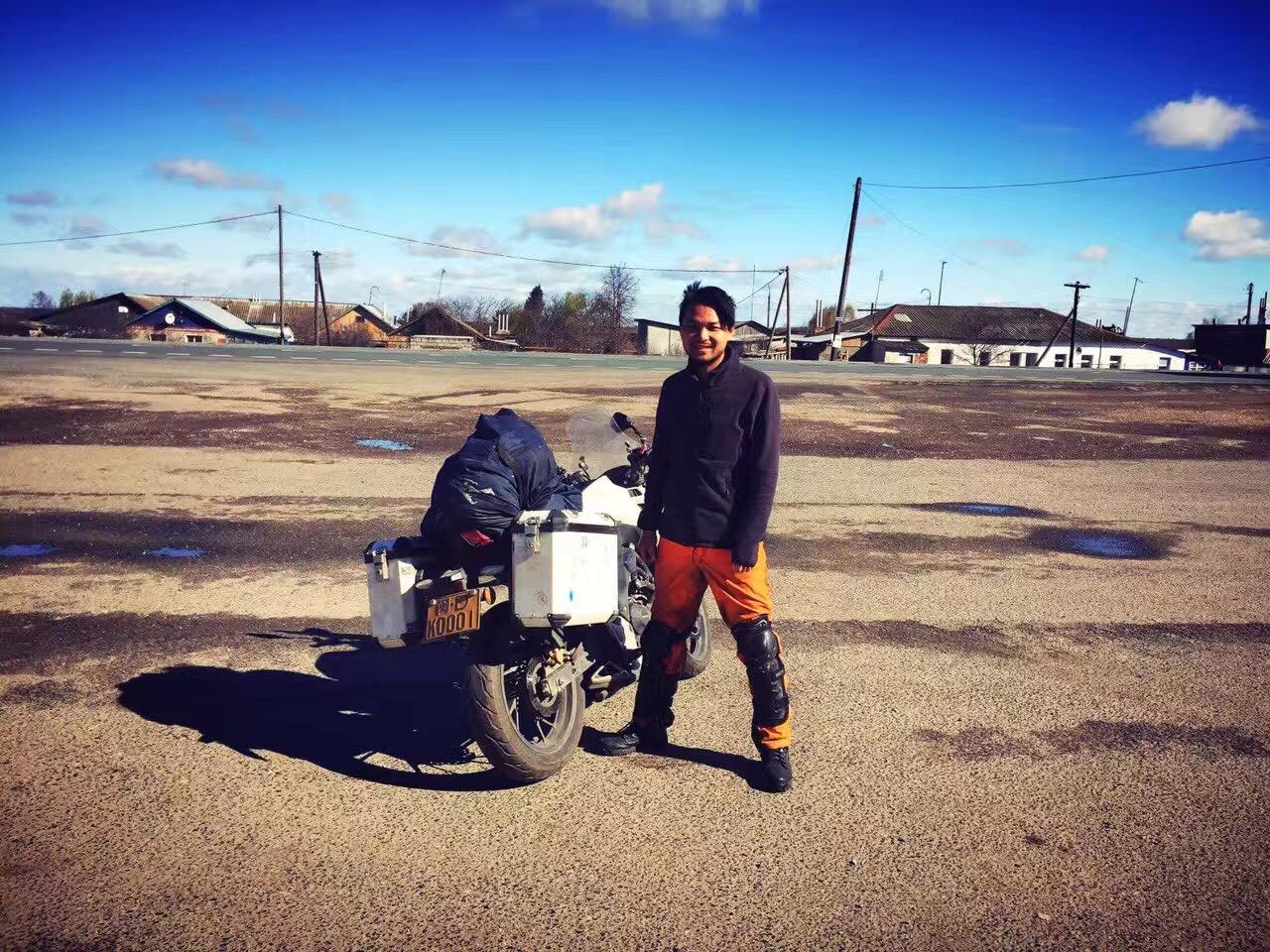 他是摩托车单人单车骑行亚欧大陆的第一人在厦门打造了会呼吸的民宿