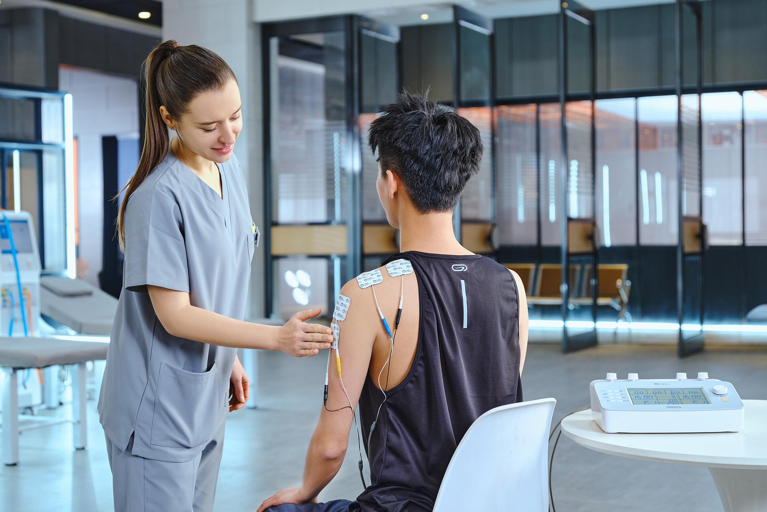 傅利叶智能首发物理因子治疗系列产品数字化驱动理疗康复精细化发展