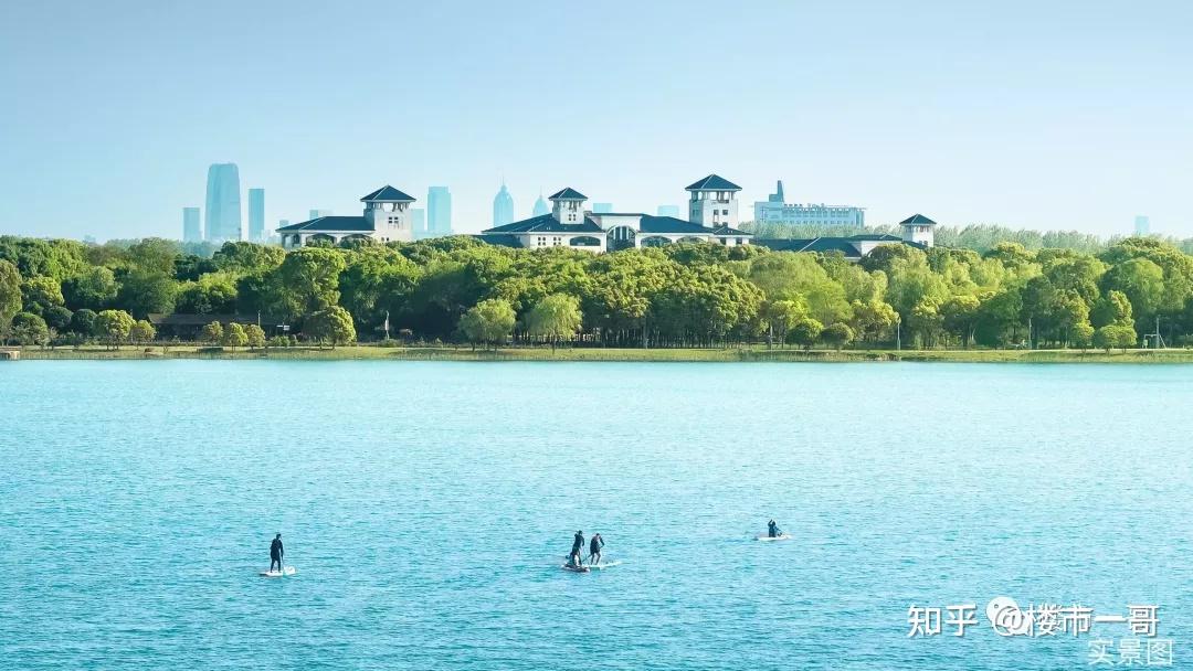 全城瞩目苏州临湖一线湖景容积率仅1054f真叠墅龙湖即将公开样版间