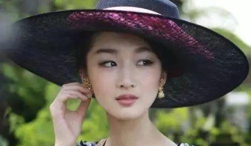 如何客观评价周冬雨的长相?