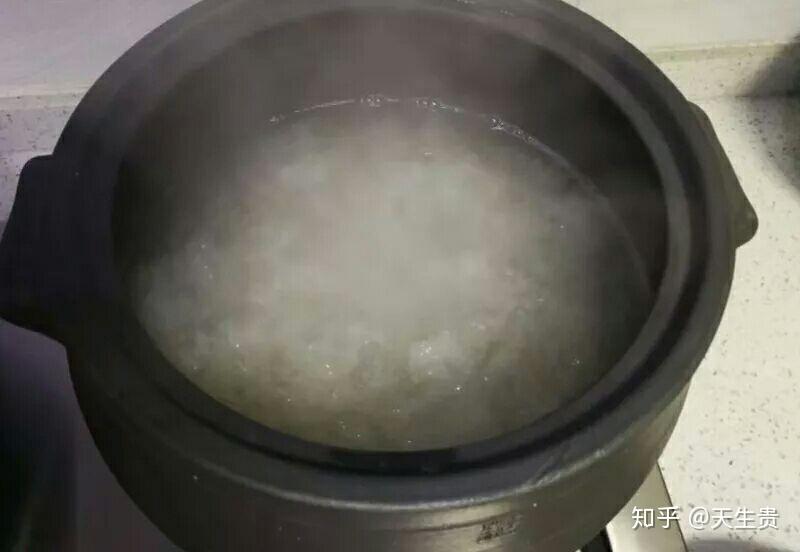 银耳怎么熬制才能出胶 v2-6b31b80fb4b384c2d8ed84f81bdaf815_r.jpg