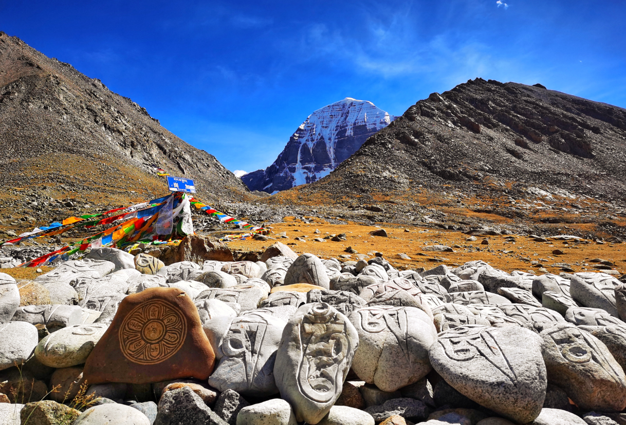 冈仁波齐峰是冈底斯山脉的主峰第二高峰，，是藏传佛教八大神山之一|冈仁波齐峰|冈底斯山脉|大神山_新浪新闻
