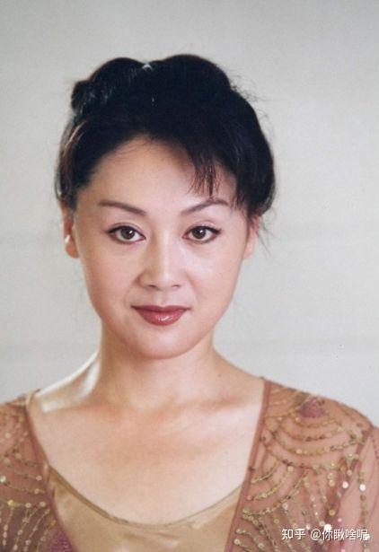 王姬 著名演员王姬：爱丈夫爱子女，照顾残疾智障儿子28年，却愧对母亲- 知乎