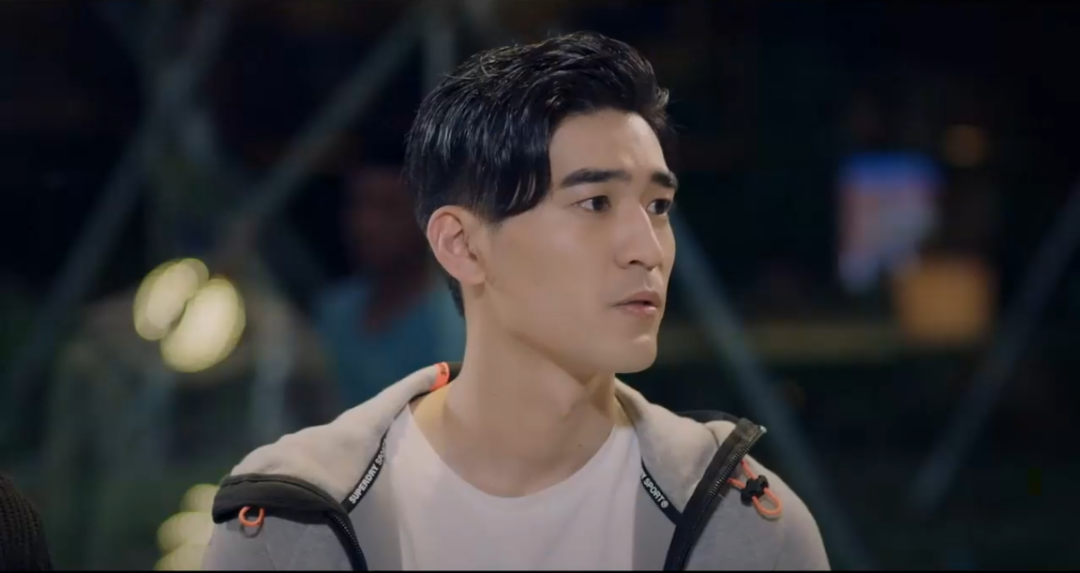 滕木仁立马回到了房间,他和叶幸司说,萧立呈和他表白了,叶幸司跟萧说