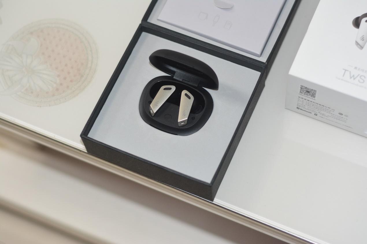 新时尚网红耳机 漫步者tws nb2降噪蓝牙耳机真机体验