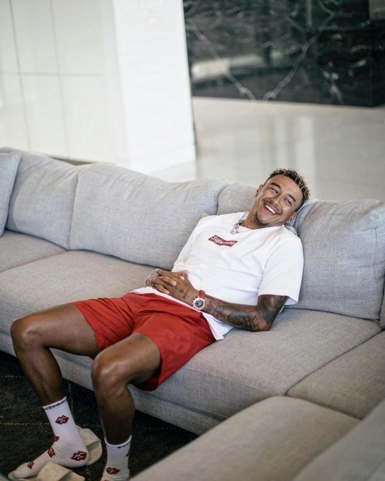 潮流与盛夏的碰撞97!林加德晒照,清凉假日,潮牌混搭