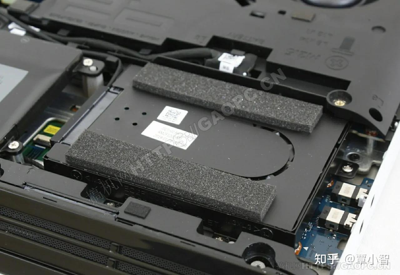 外星人alienwarearea51m拆解加装固态硬盘和内存条