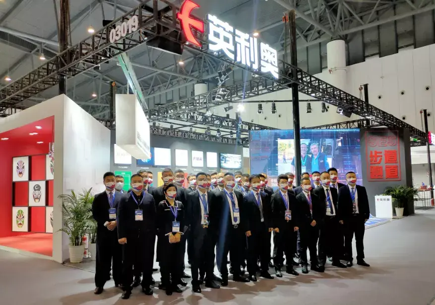 此次英利奥展位设有产品展示区,ses步道跑道体验区