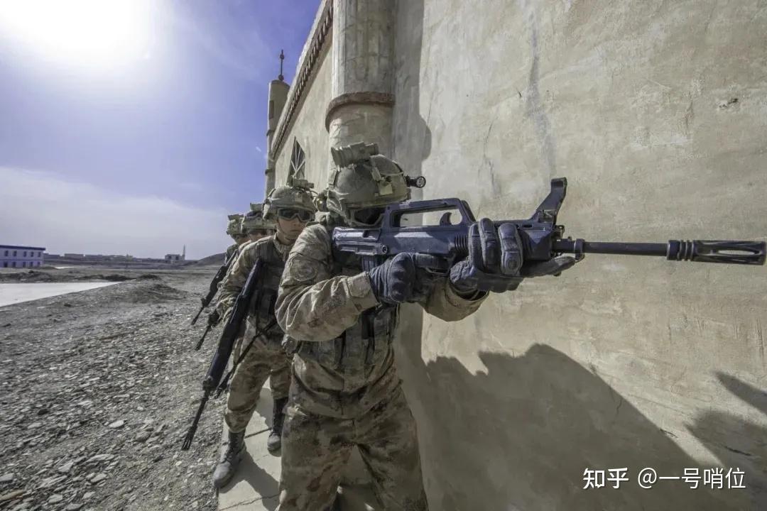 星空迷彩上新蛙服亮相