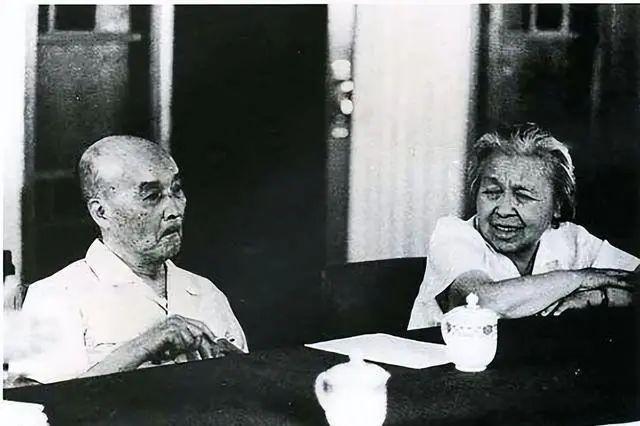 从文艺争论到政治风暴，胡风事件背后藏着什么秘密？风那些神秘信件里，究竟藏着什么信息？ - 知乎