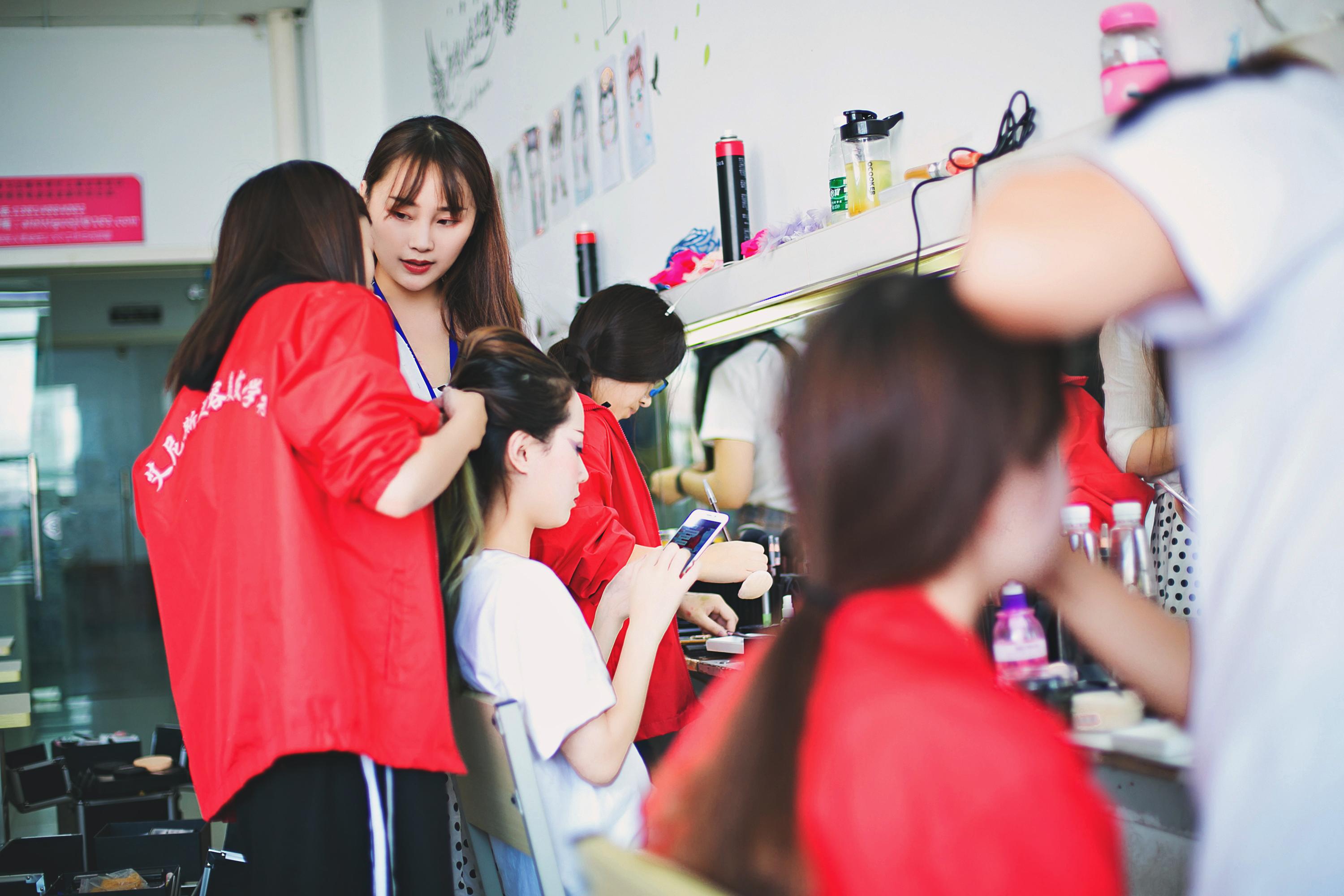 艾尼斯紧跟时代潮流趋势架起中韩美业交流桥梁