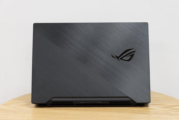 rog冰刃4测评300hz屏幕加持面面俱到的旗舰体验