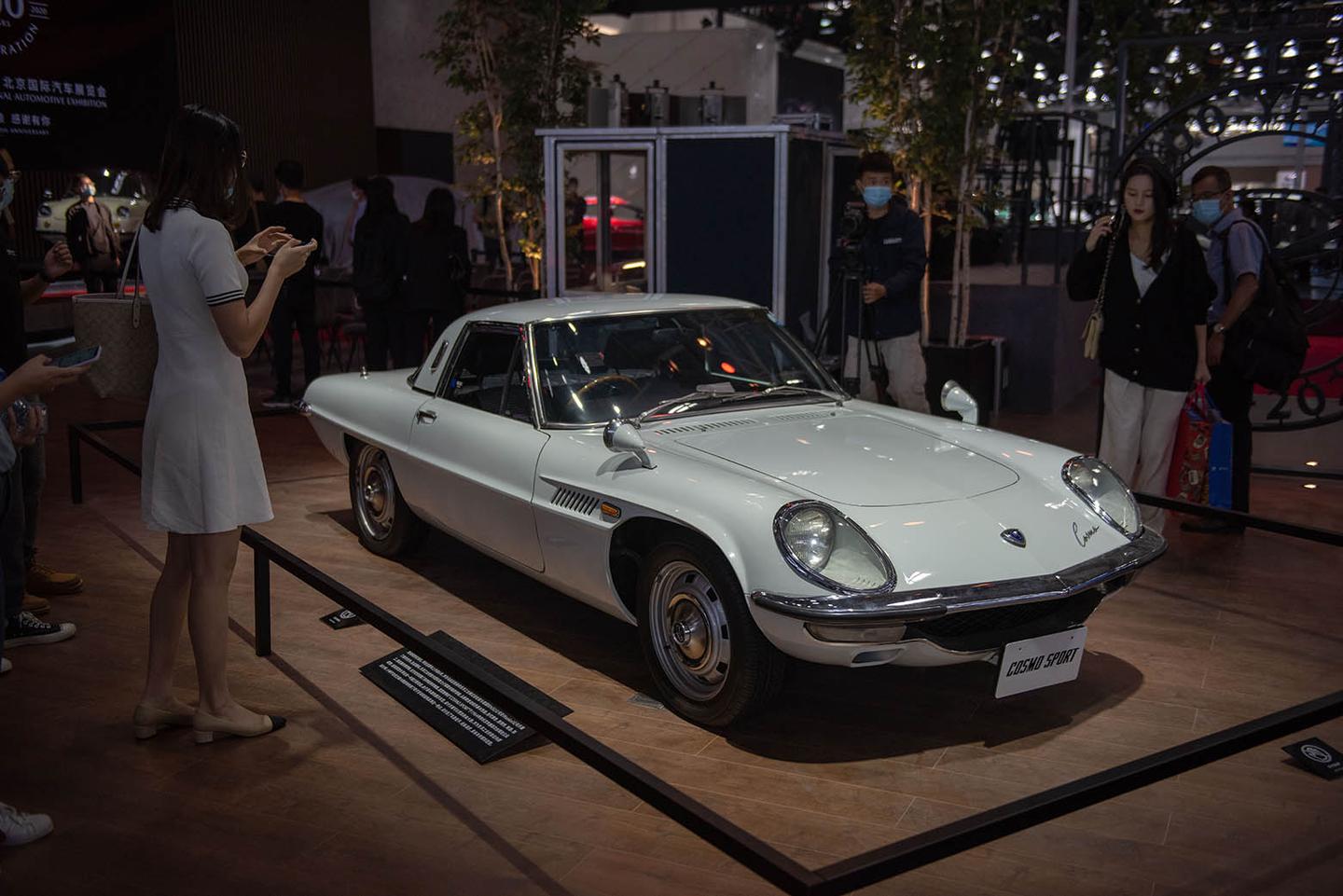 首款搭载双转子发动机的cosmo亮相北京车展