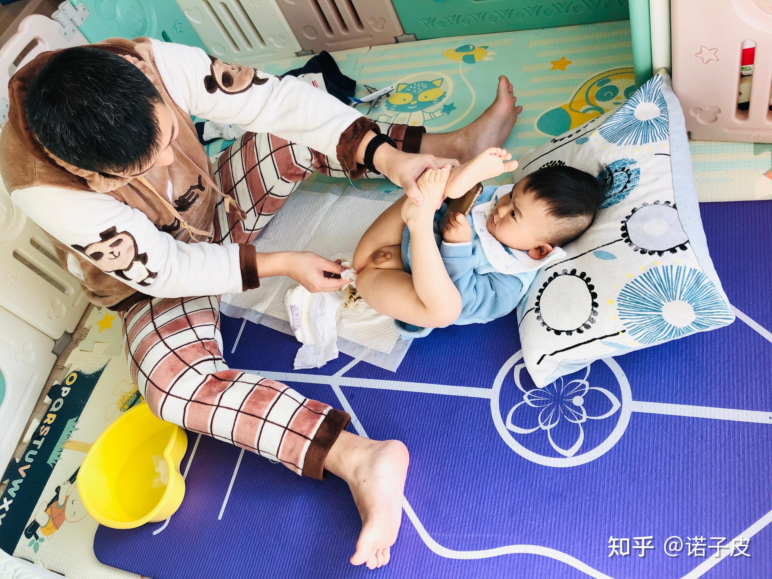 婴儿一般几个月可以用尿布 v2-6c14198ac1e625762a1edb725612e33d_r.jpg