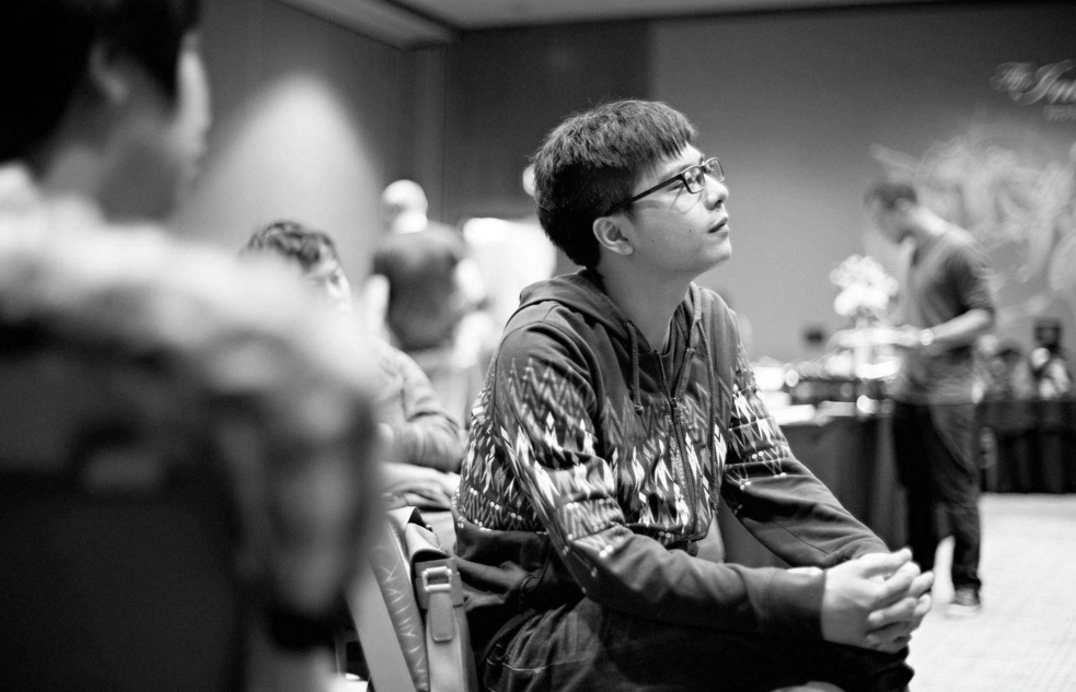 5号位上无一例外的选择了自己的队员,只有1号位,清一色投给了burning