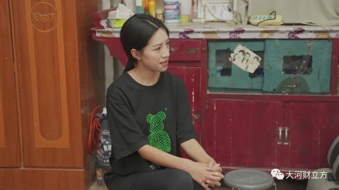 长期以来,这是外界对麦小登最多的揣测:比如,她的