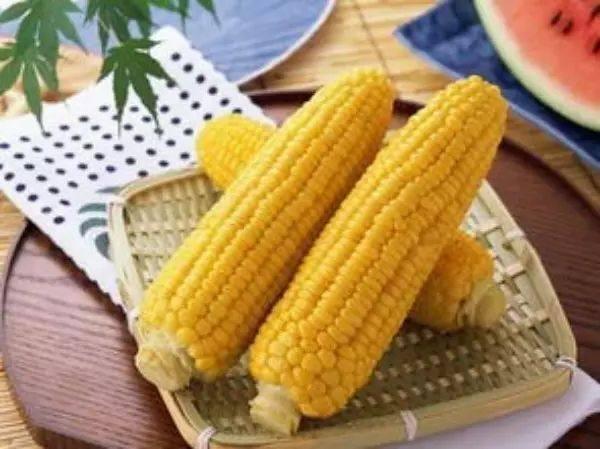 三高人群饮食怎么安排 v2-6c3115c9a76a57e0219a47e534563b61_r.jpg