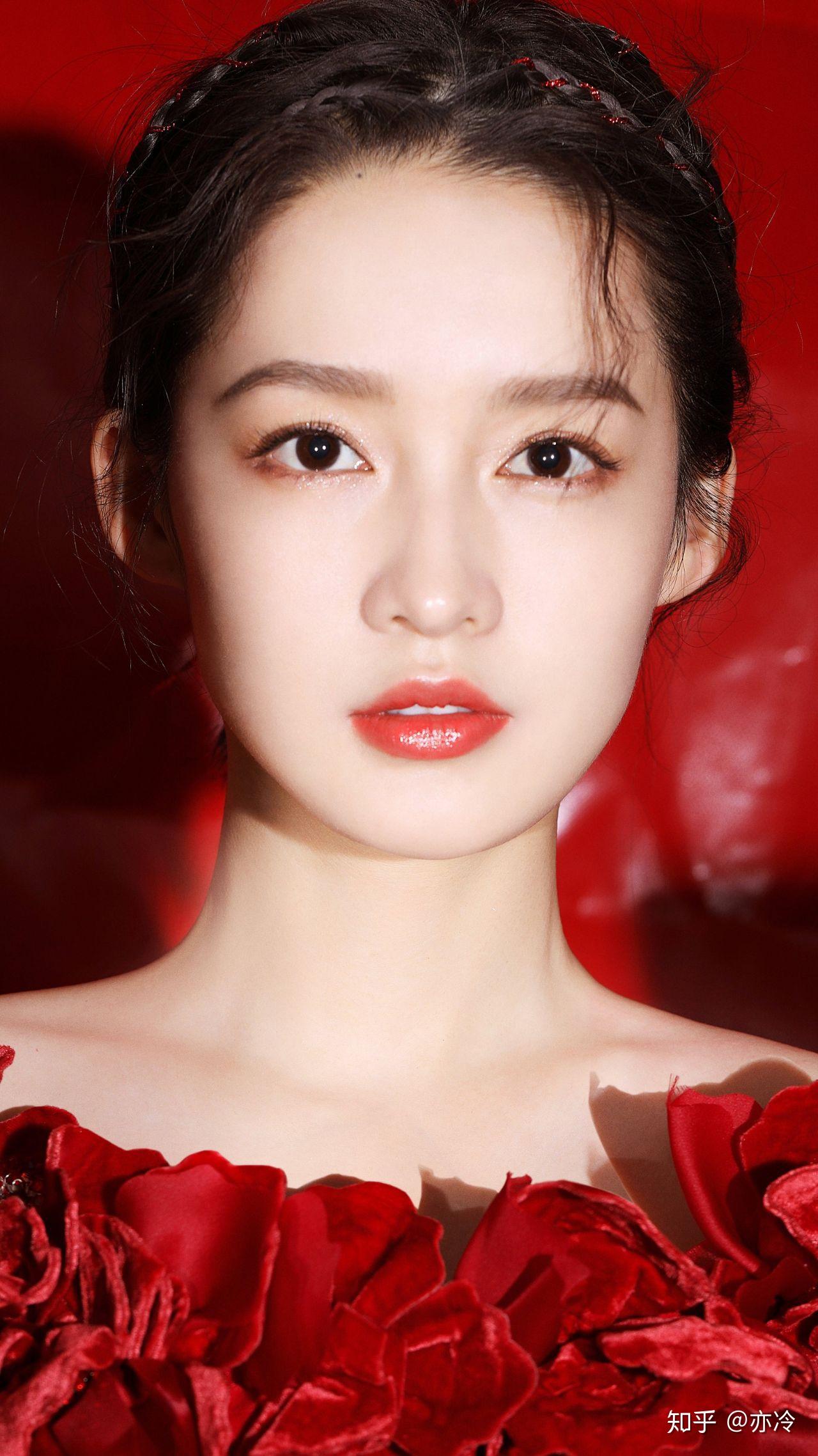 有没有李沁的高清手机壁纸呀