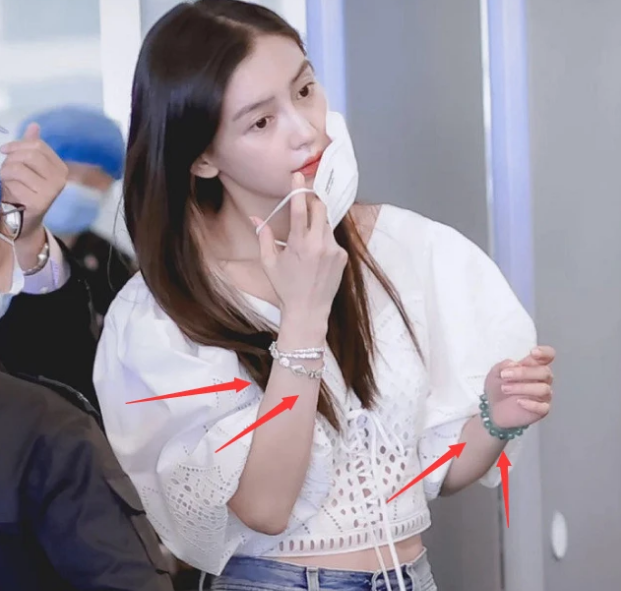 baby五一带小海绵赶飞机去旅游杨颖不管孩子破与黄晓明婚变传闻