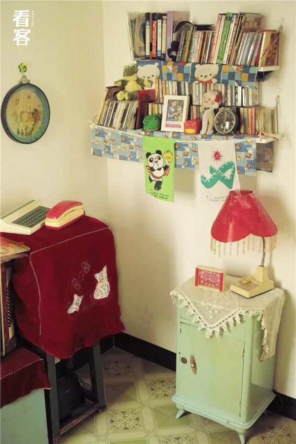 我靠捡破烂还原了90年代的女孩卧室