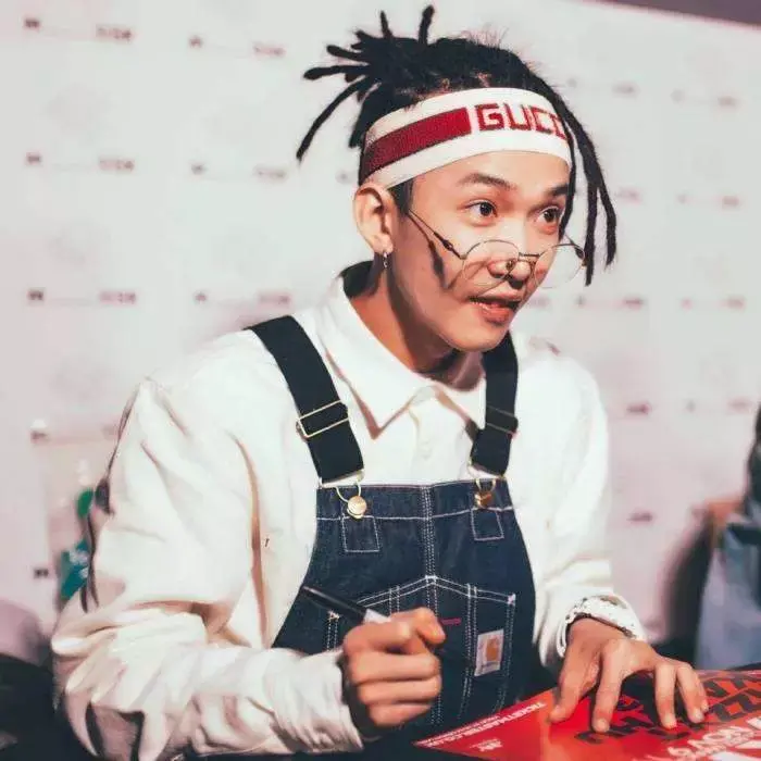 你是喜欢长得帅歌难听的tt还是长得丑歌好听的knowknow