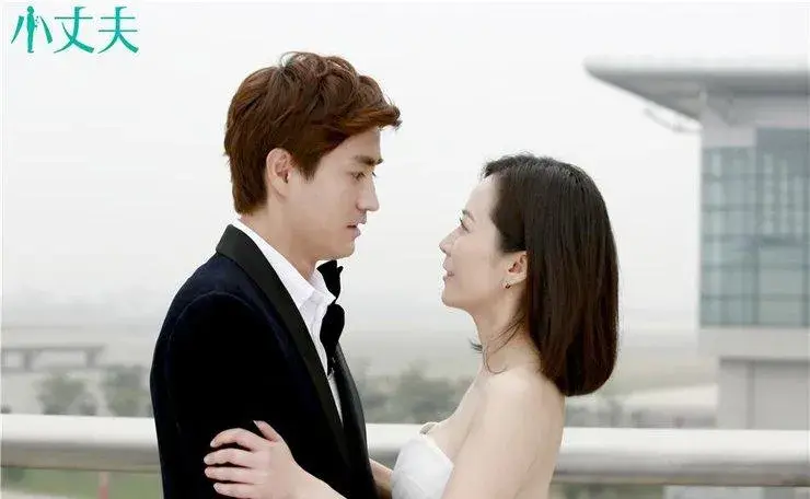 33岁毛晓彤官宣刷爆热搜情侣照都拍3次了他们不结婚很难收场吧