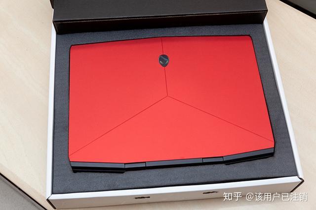 红色外星降临轻薄型电竞笔记本电脑 - 外星人alienware m15