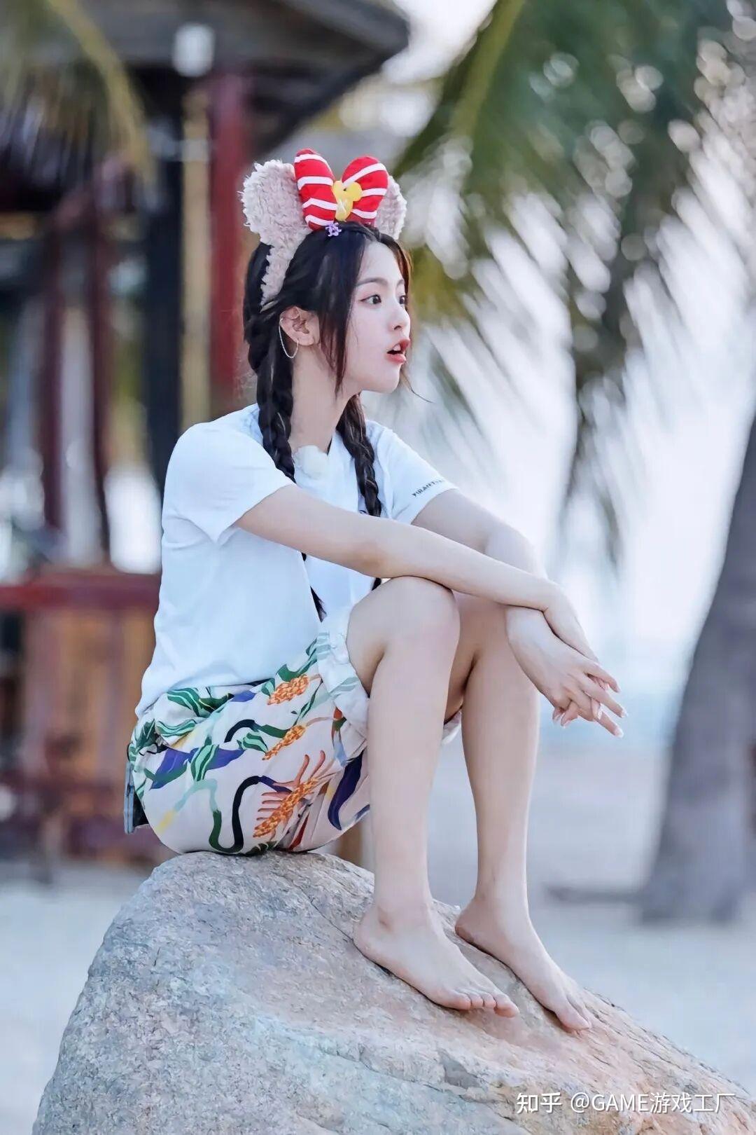 杨超越美腿玉足 性感可爱