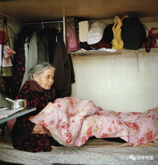 直击移居美国的中国人一家人挤五平米房间却不愿归国