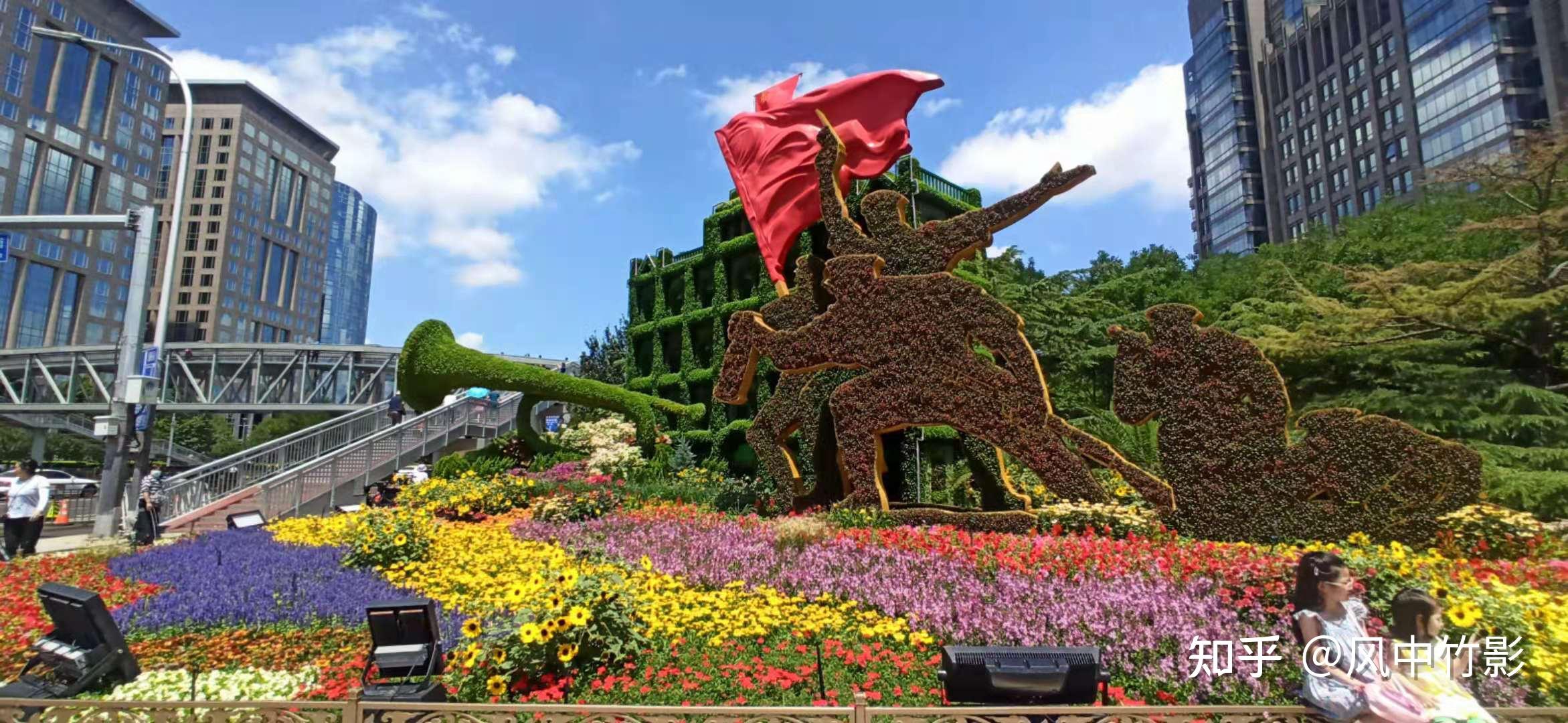 建党百年主题花坛东单路口一瞥