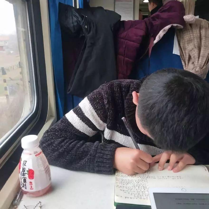 为了补完作业小学生们有多拼?看到第一张图就笑喷了 - 知乎