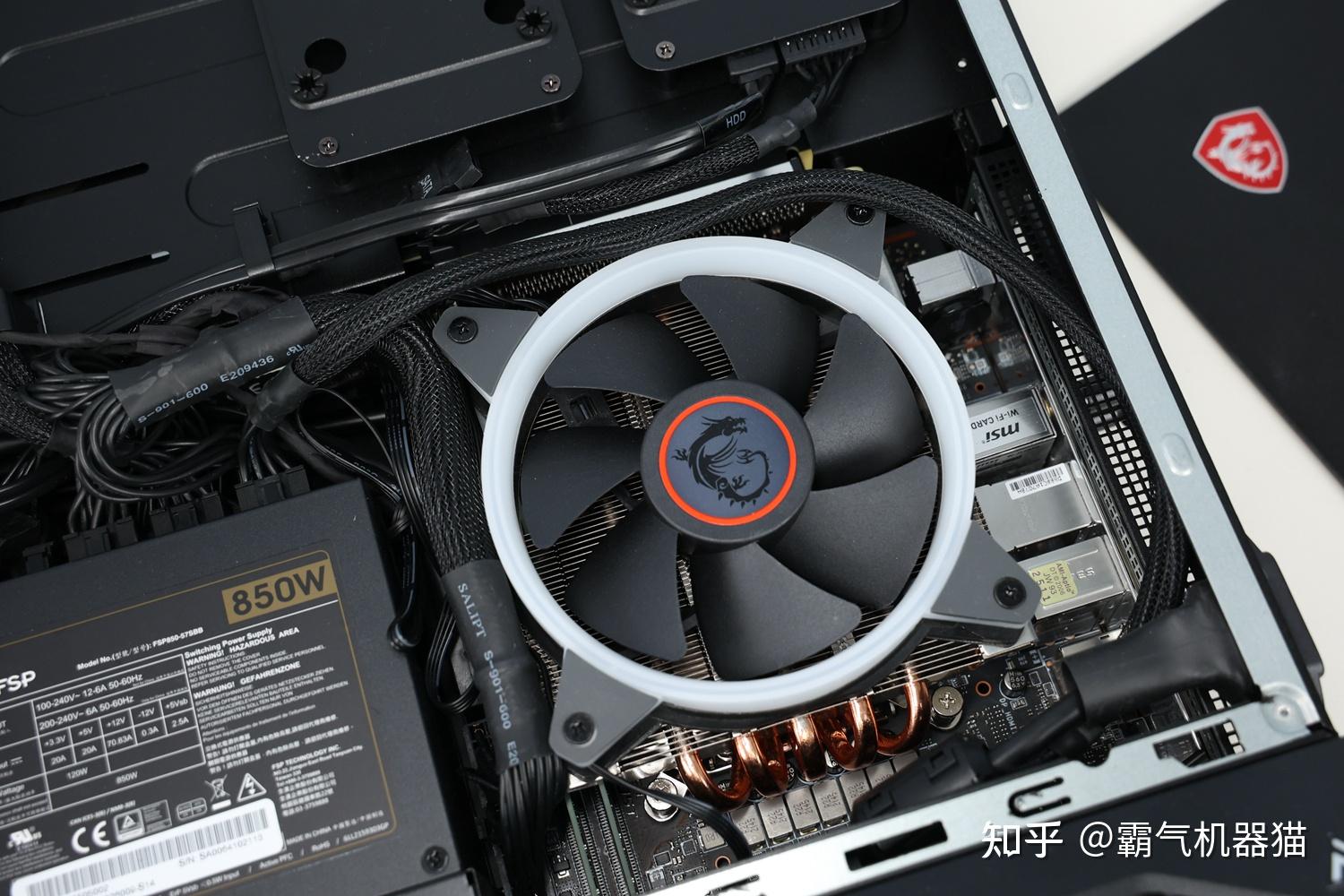 海皇戟x内部结构设计泾渭分明,主要分成三部分:显卡区,电源区,主板区