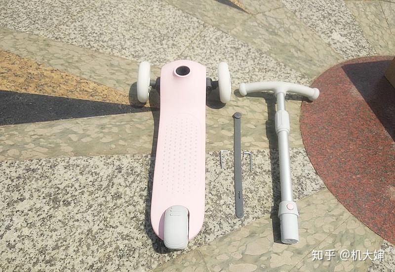 米兔儿童滑板车让孩子安全体验飞驰的乐趣