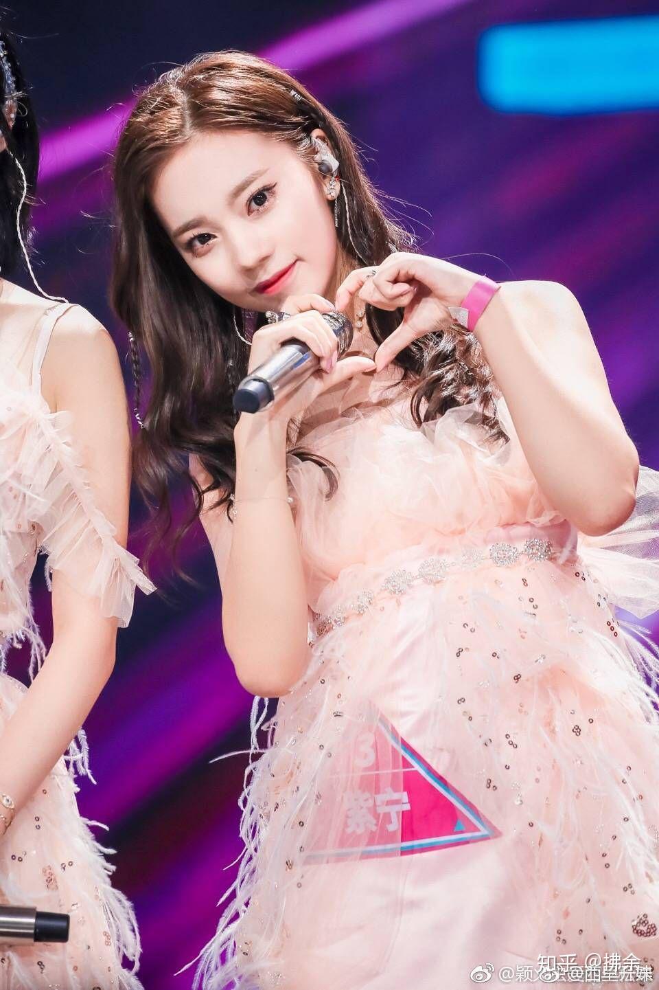 火箭少女101的成员张紫宁有哪些好看的图