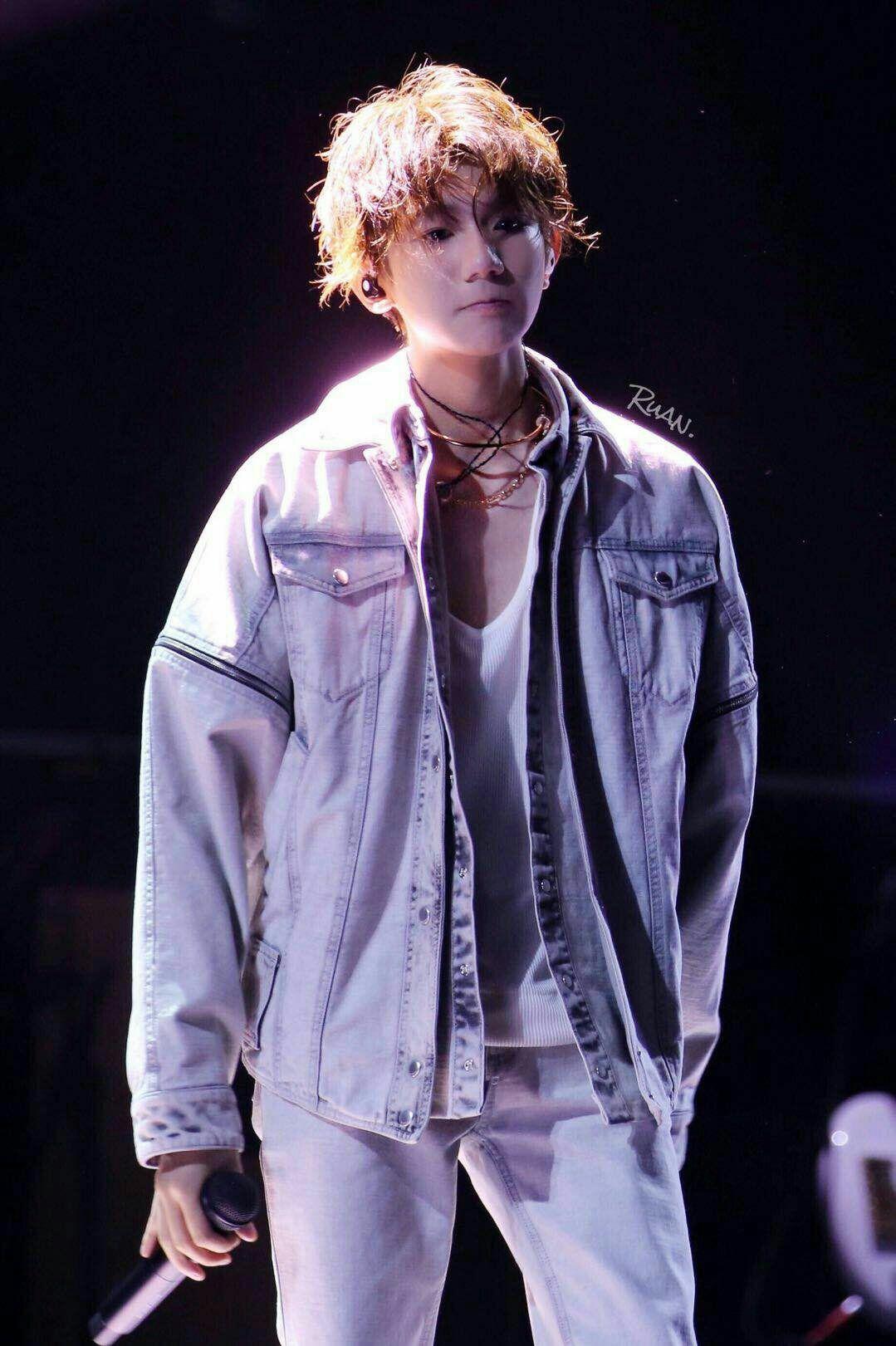 如何看待王源粉丝大规模爬墙史强?(手动狗头)