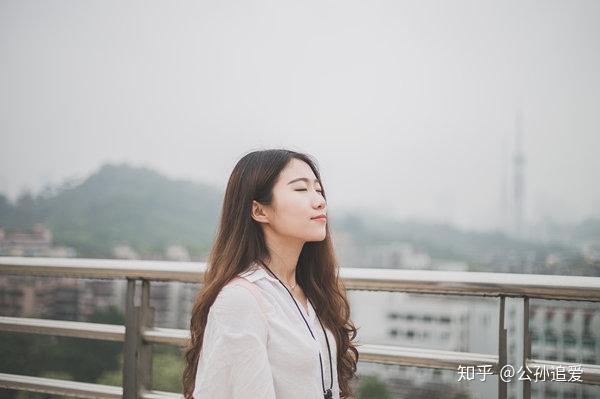 如何给女生暗示 v2-6e3a506d404b5ce2e629b4dda2572b1d_r.jpg