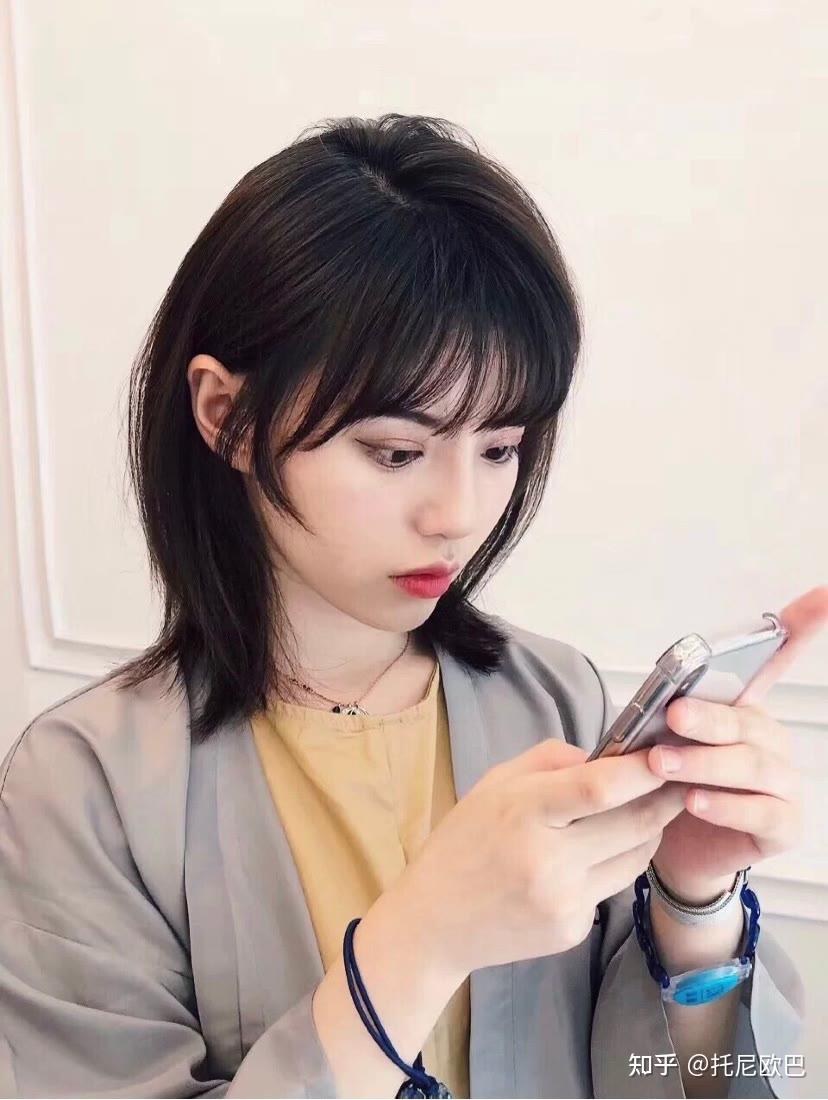 减龄发型2021最新,减龄发型2021最新短发,减龄发型2021最新中长卷发