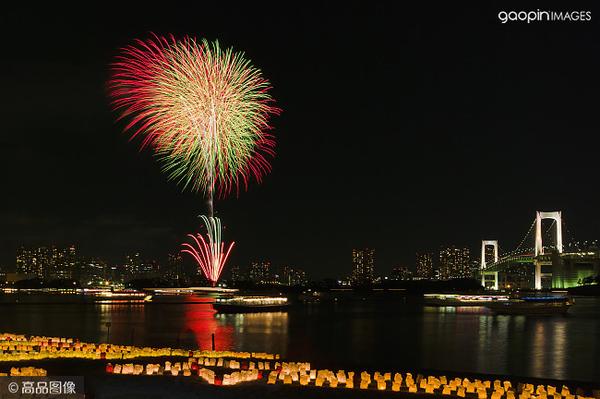 烟火点缀浪漫夏夜 美出天际的日本花火大会足不出户也能看 知乎