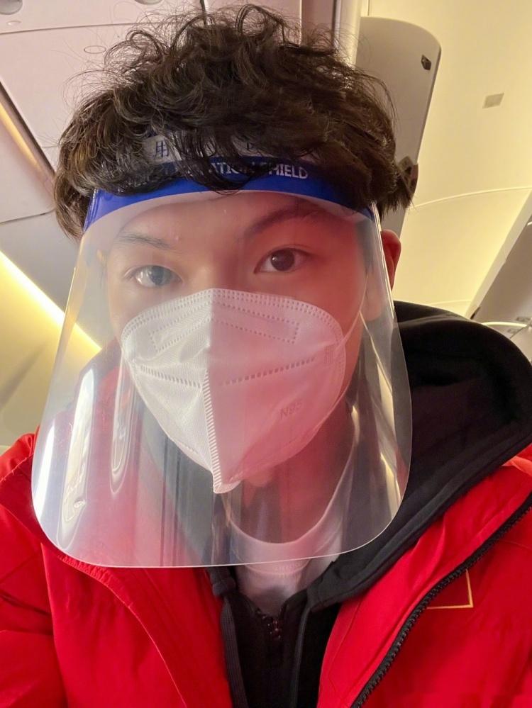 王哲林更新微博晒生活照开始隔离生活